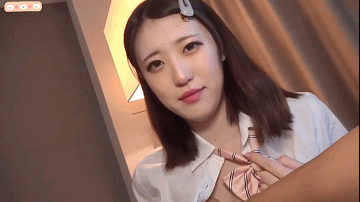 超甜美19岁学生妹，非常乖巧很嫩，眉毛弯弯的非常可爱 A super sweet