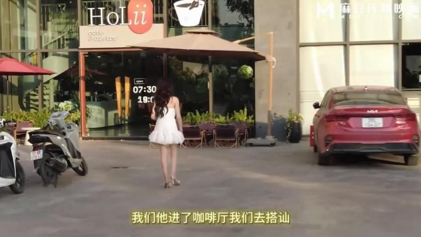 真实搭讪19岁眼镜美女大学生穿上情趣内衣无套内射 A real chat wit