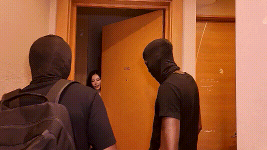 巨乳日本妹叫了2根大黑吊上门按摩 被大黑吊3P 直接狠狠内射！ The bigb