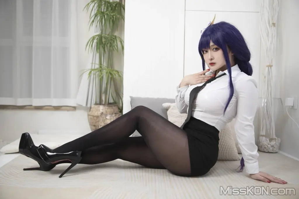 Coser@洛璃LoLiSAMA： 女秘书 Coser@罗利LoLiSAMA： female secretary