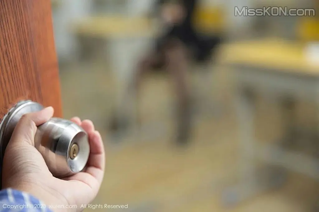 XIUREN No.6537： Ula (绮里嘉) XIUREN No.6537： Ula (绻里佳)