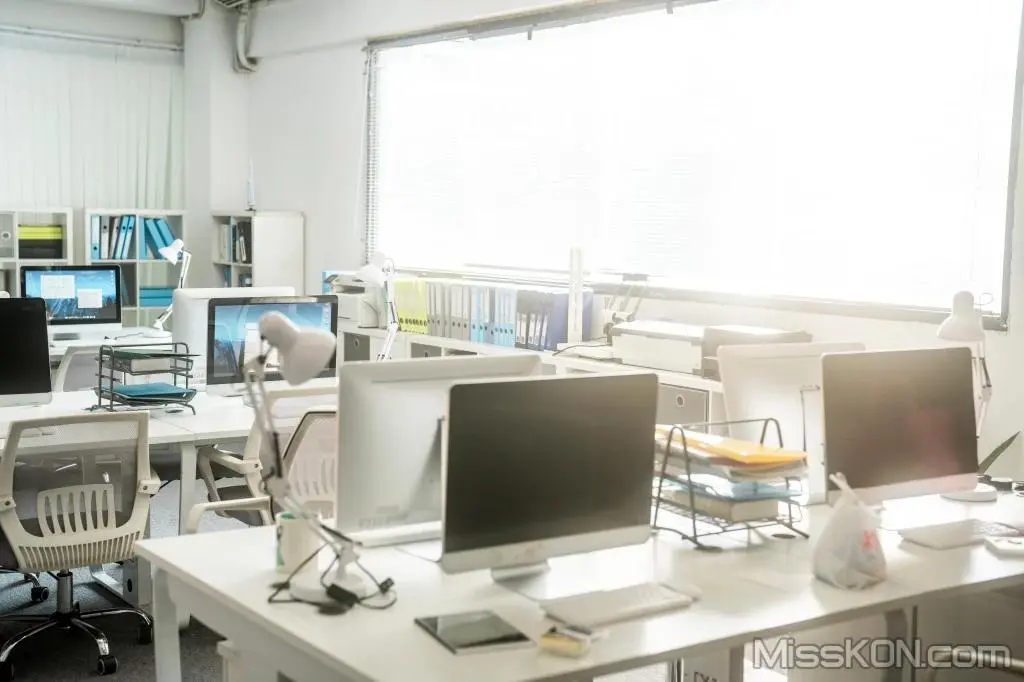 Coser@蠢沫沫 (chunmomo)： 四月T3订阅《工作时间》 Coser@ foolishmomo (chunmomo)： Subscribe to "Working Time" on T3 in April