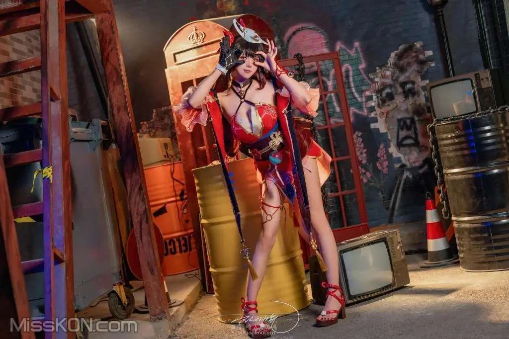 Coser@黏黏团子兔： 星穹铁道花火 Coser@sticky dough rabbit： Star Dome RailwayFireworks