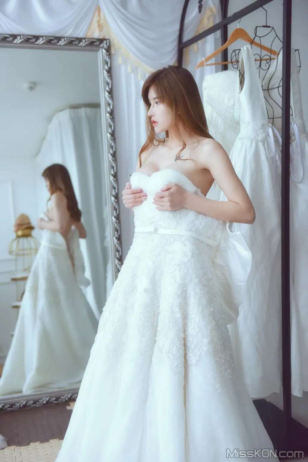 Coser@鹿八岁： 白色婚纱 Coser@鹿八岁： white wedding dress