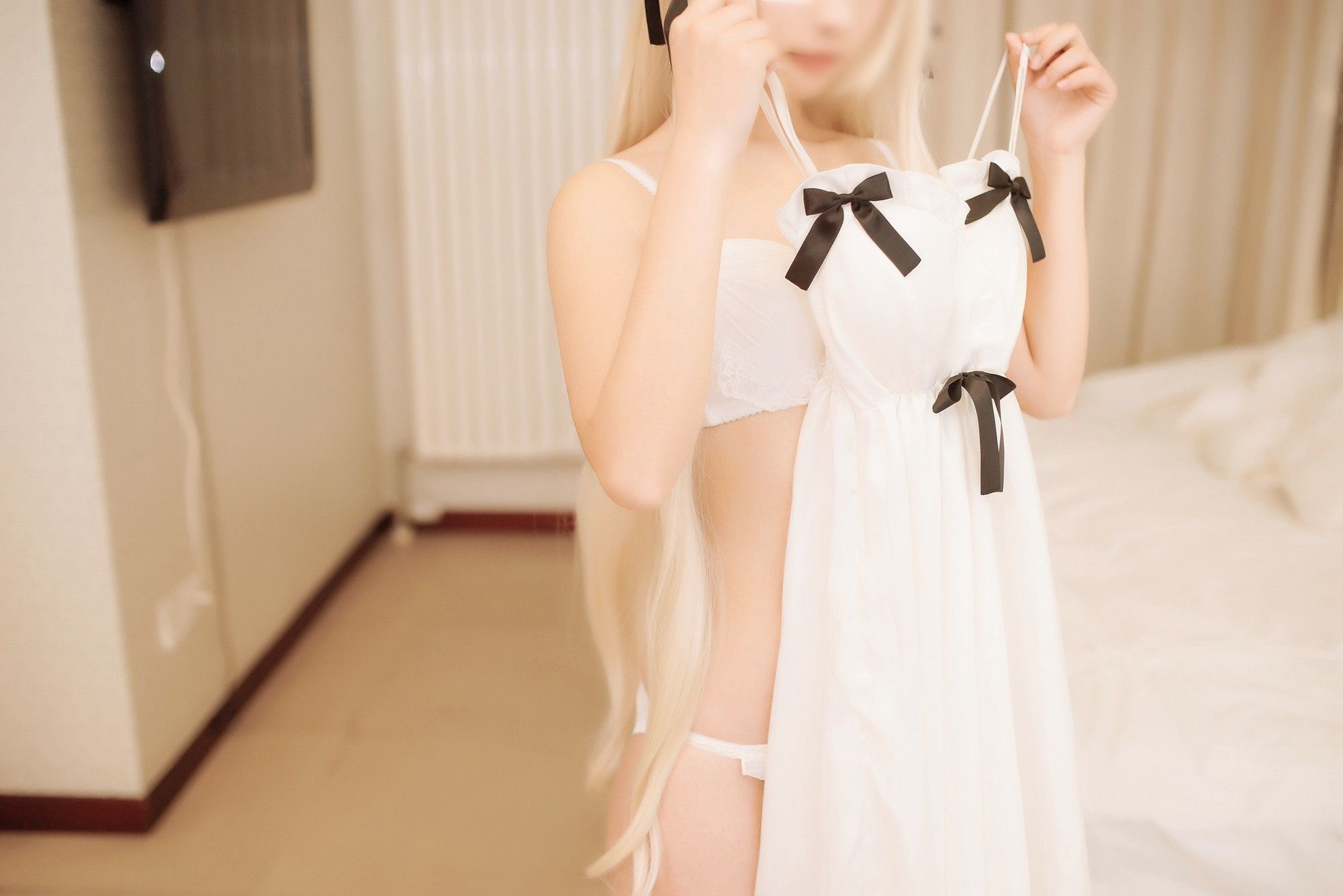 穹妹在私密房间里换装的温馨时刻 The heartwarming moment