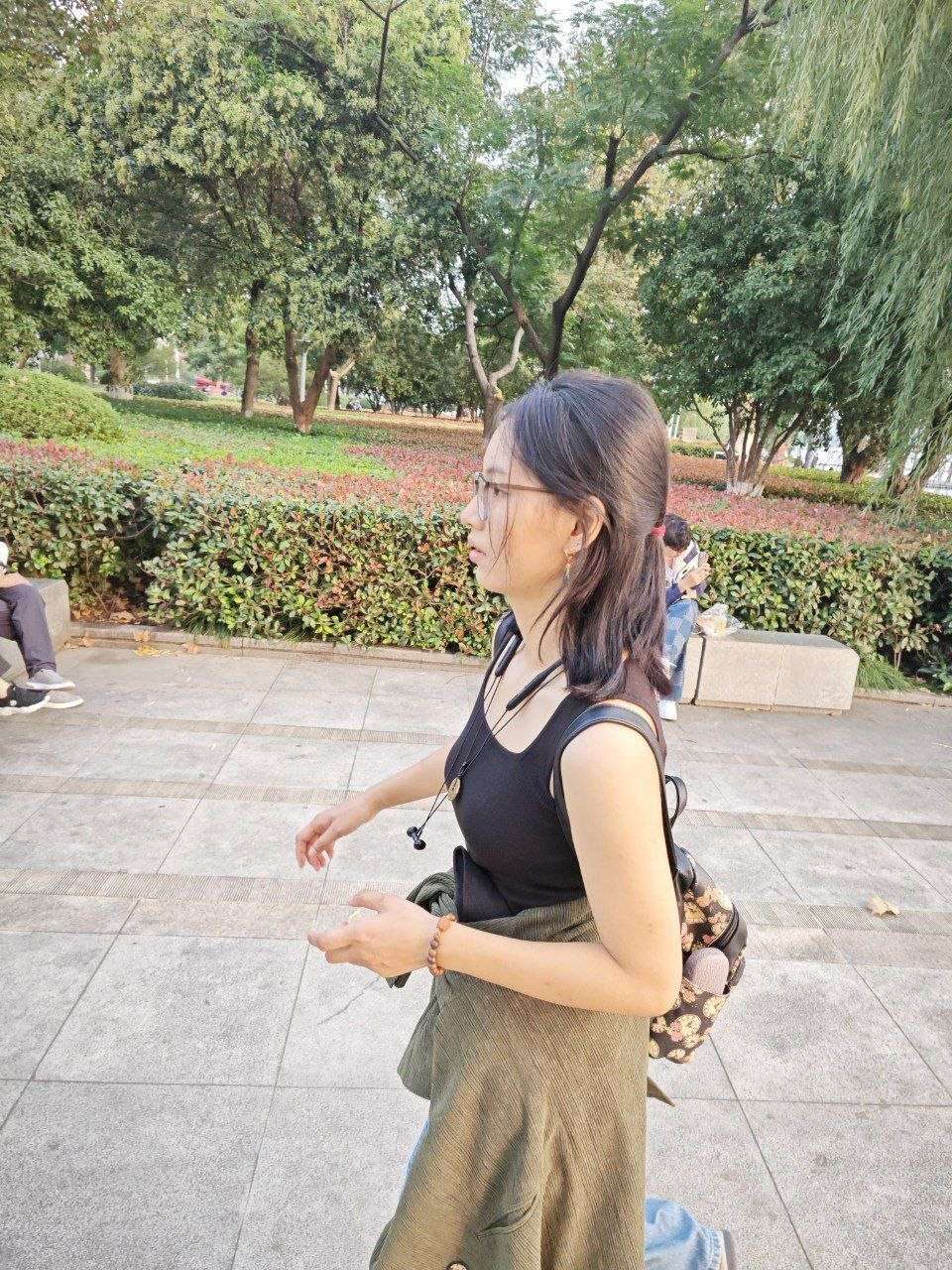 床上骚骑乘男友床 Sexy riding on boyfriend's bed