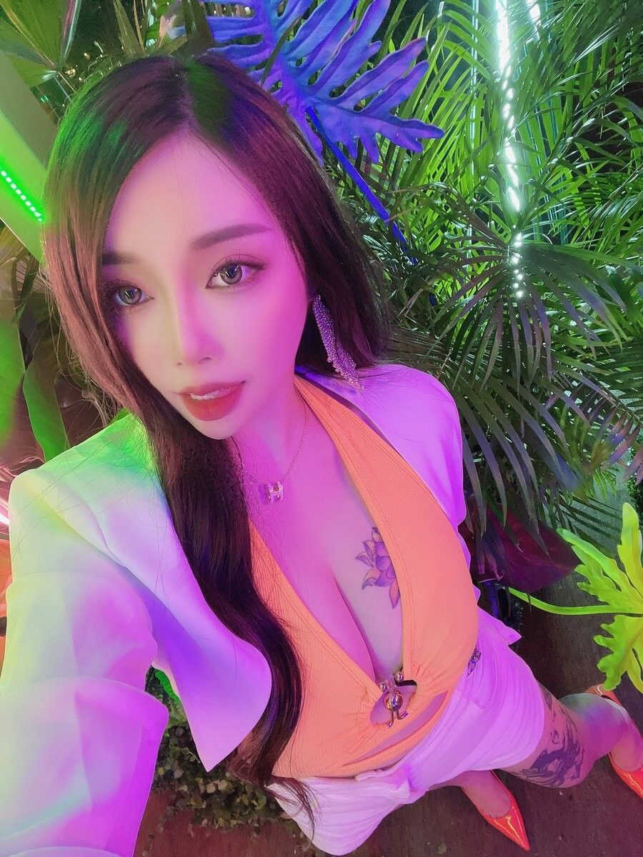 小骚狐狸看脸就很骚，床上脱光了更骚 The little slutty fox