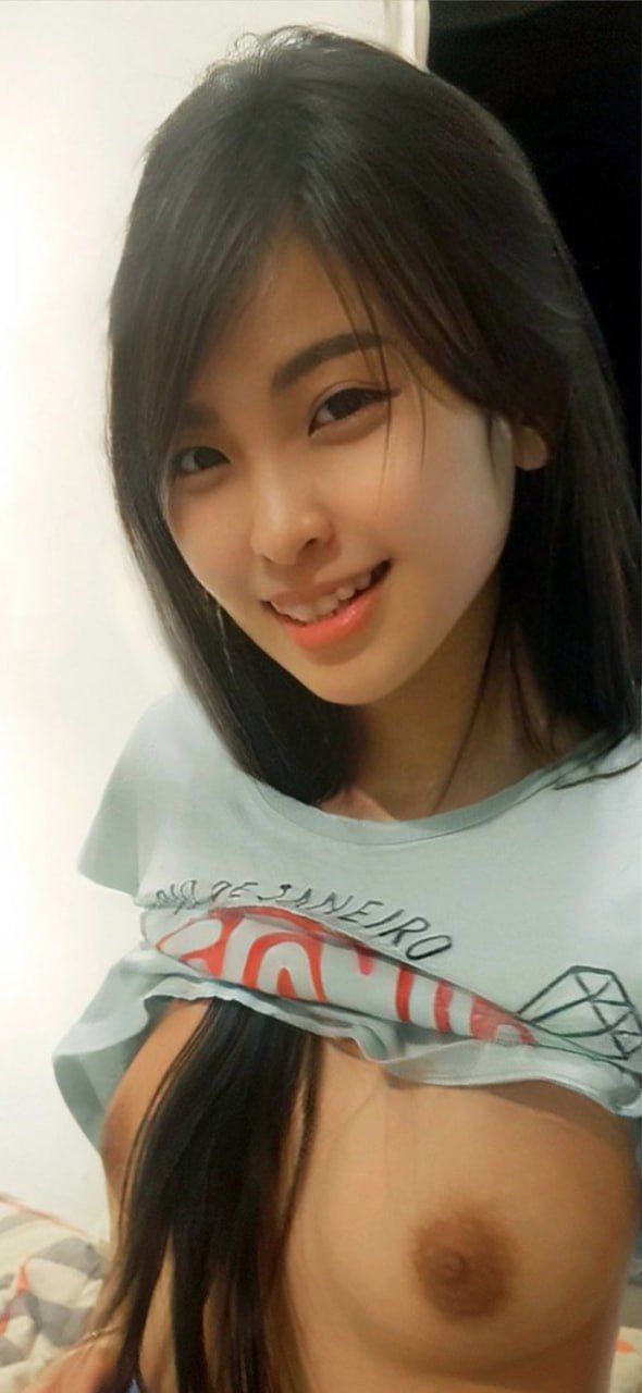 清纯大学女生床上开放舔棒内射颜射 Pure college girl opens