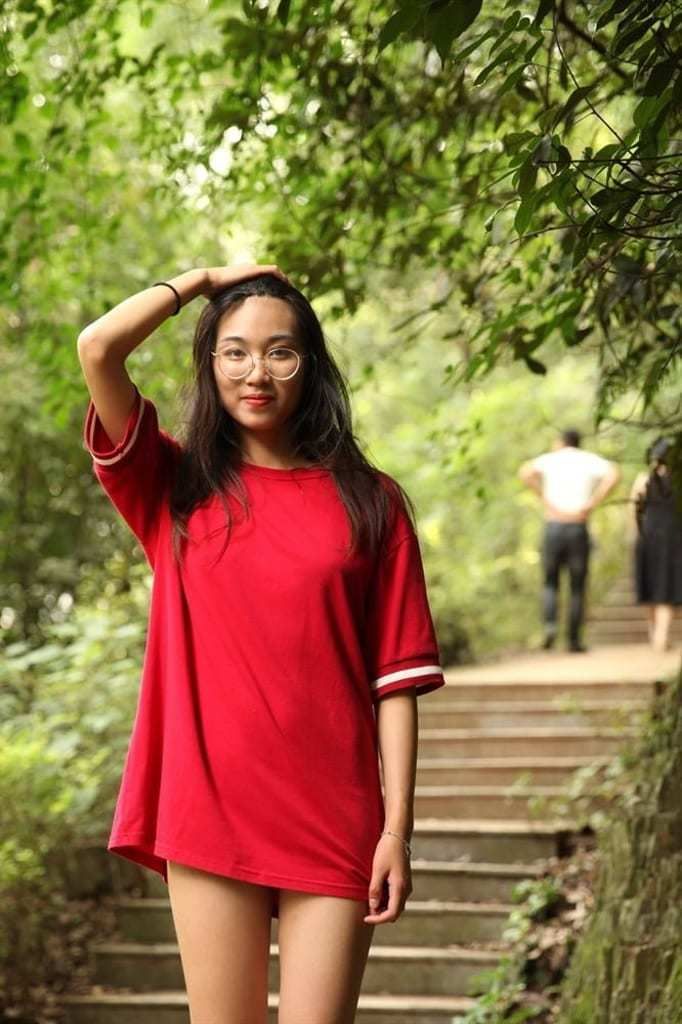 【国模套图】眼镜美女公园大胆露出 【National Model Set】Bea