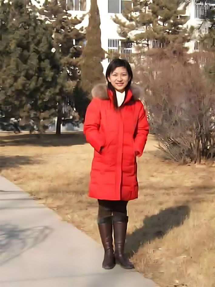 喜欢戴帽的男人贡献自己的妻子给别人操，玩的就是刺激 Men who like t