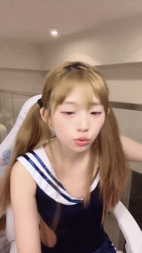 青春的气息扑面而来，脱光光沐浴洗逼 The breath of youth co