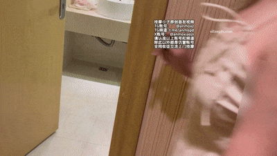 服装设计师，居然没穿内衣，乳头若隐若现，趁其不备无套插入 The fashion