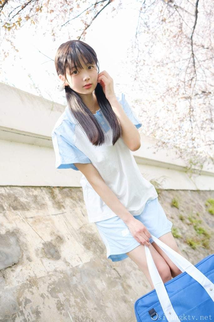 赤西夜夜 &ndash; 运动服 Akanishi Yeye &ndash; Sportswear