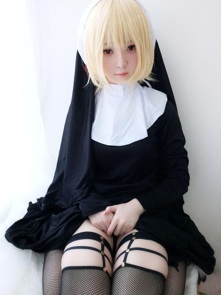 一小央泽《黑修女》 A little Yangze "Black Nun"