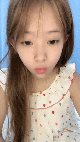 学生妹黑丝美腿，酒店开房激情爆操，被健身猛男操得嗷嗷叫！