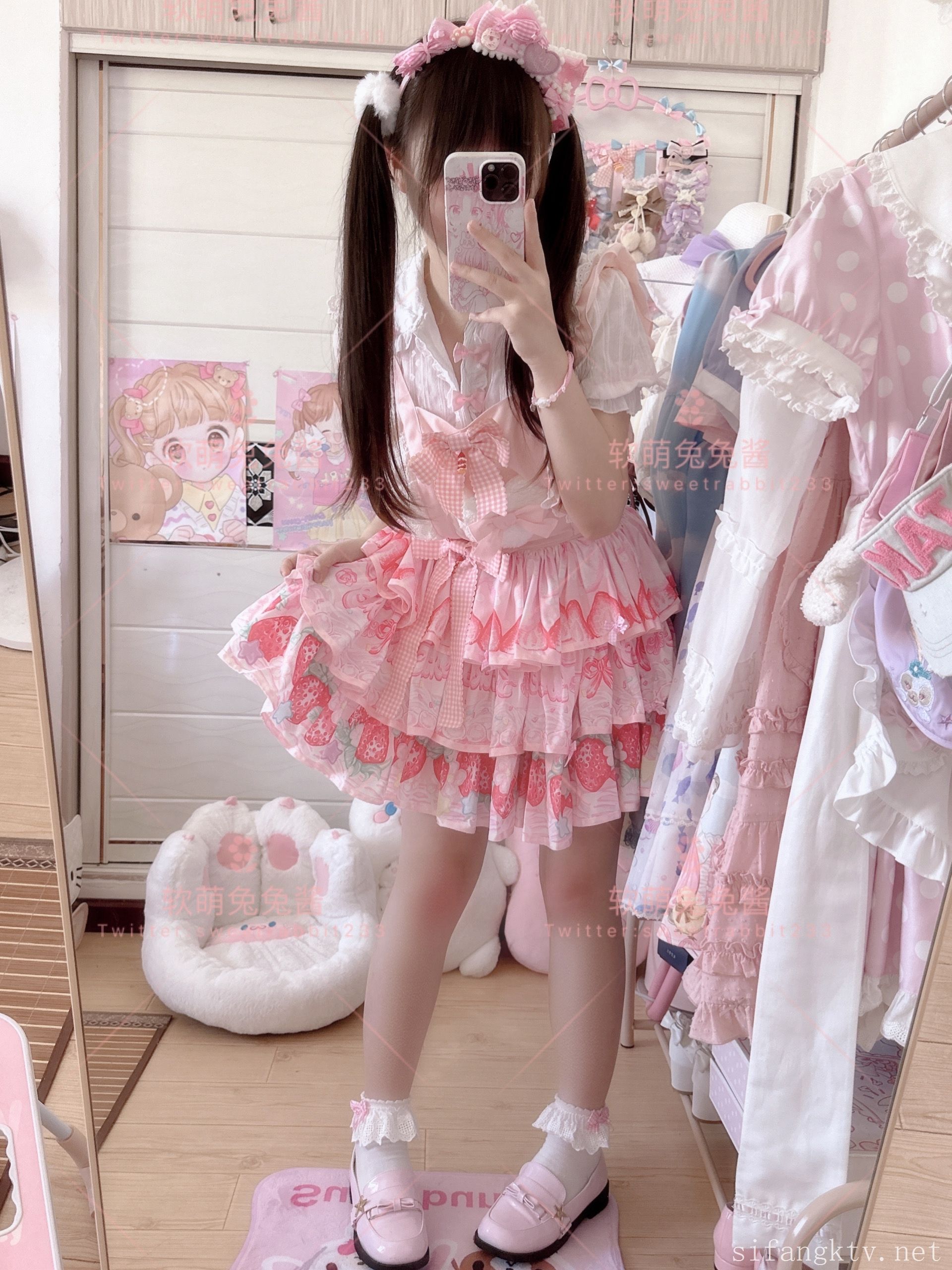 软萌兔兔酱  草莓洛丽塔 Soft and cute rabbit sauce