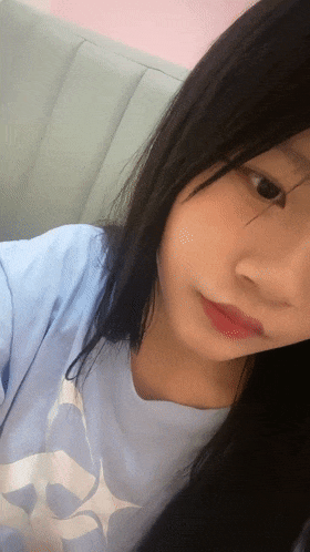 学生妹好纯好漂亮，奶子好大，跟瘦弱身材对比好明显