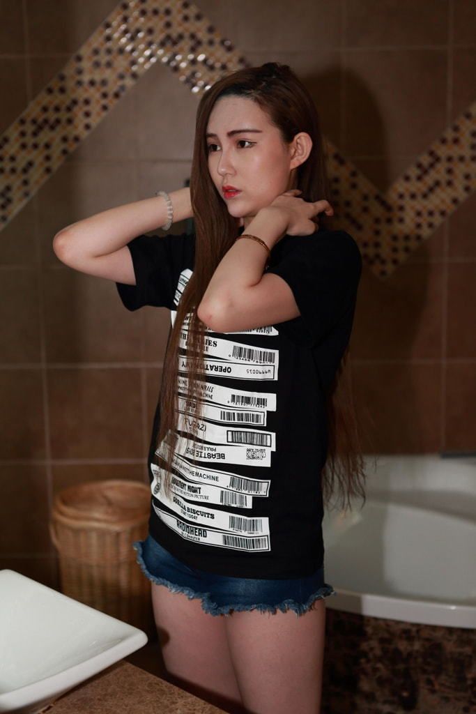 【国模套图】国模赵小卓大尺度人体私拍套图