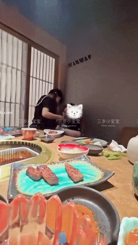 餐厅做爱，好大的一个包间吃饭，不操就浪费了 Have sex in the re