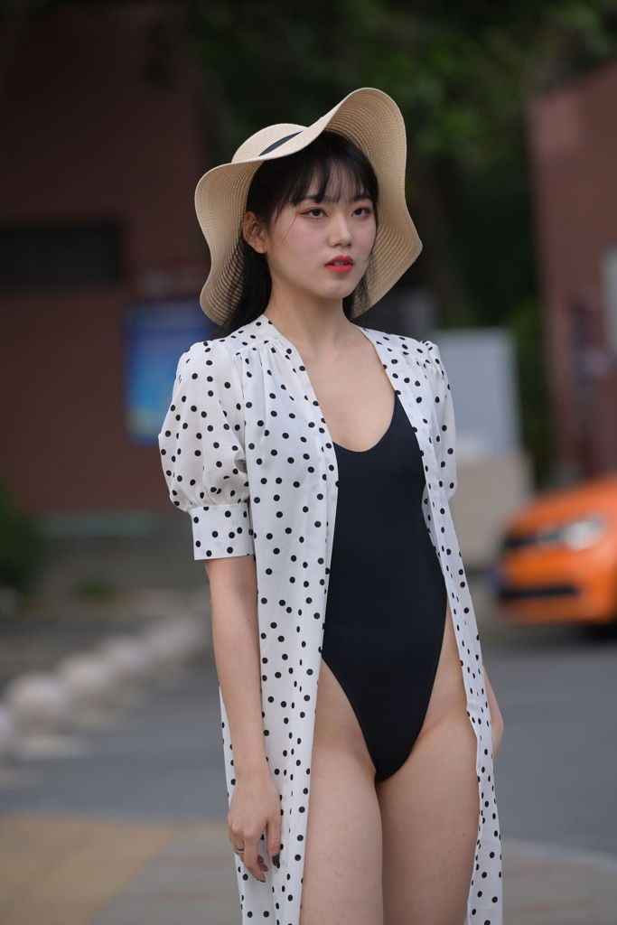 【街拍】从心出发 第三篇：黑玫瑰与红玫瑰（魔镜第八季旅拍：魂魂 MJLP803）