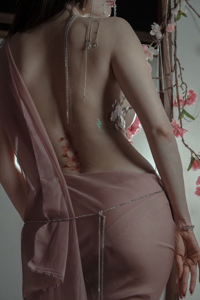 秋和柯基《粉》 Qiu and Corgi's "Pink"