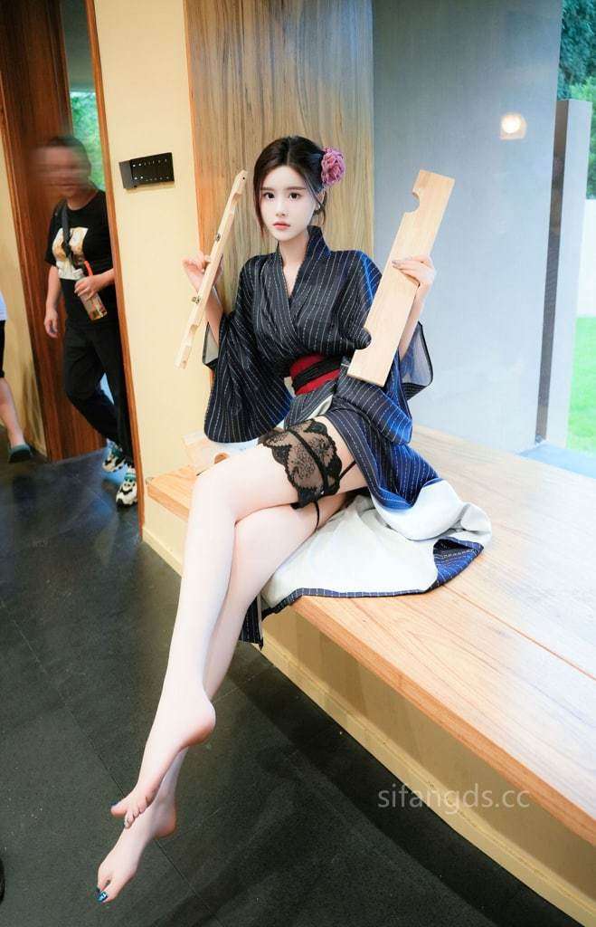 【国模套图】Erikaki《私购流出》（8928） [National Model Set] Erikaki "Private Purchase Outflow" (8928)