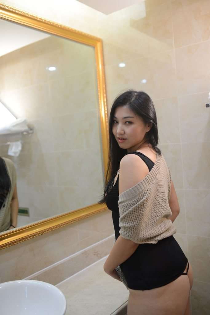 国模呦呦大尺度性爱人体私拍套图 Chinese model Youyou's largescale sexual body private photoshoot set