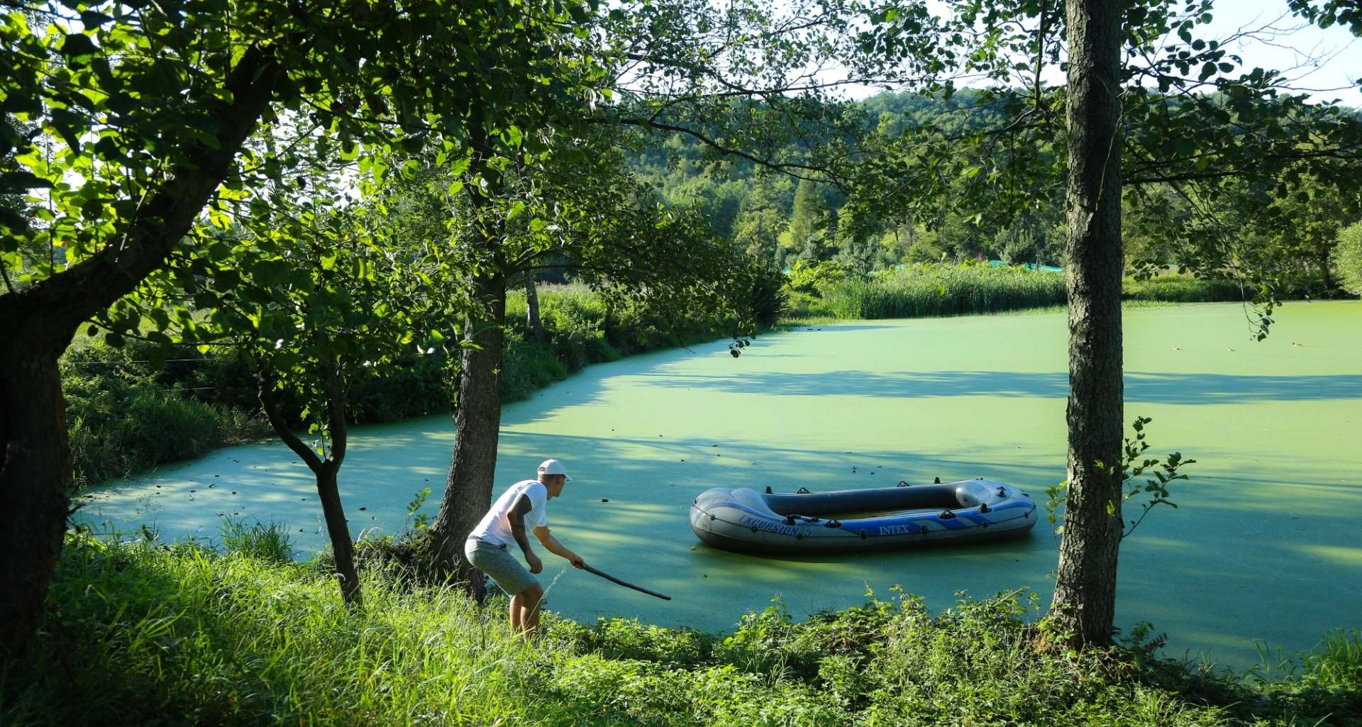 轻舟搁浅美色驰援 The boat ran aground and the beauty came to the rescue
