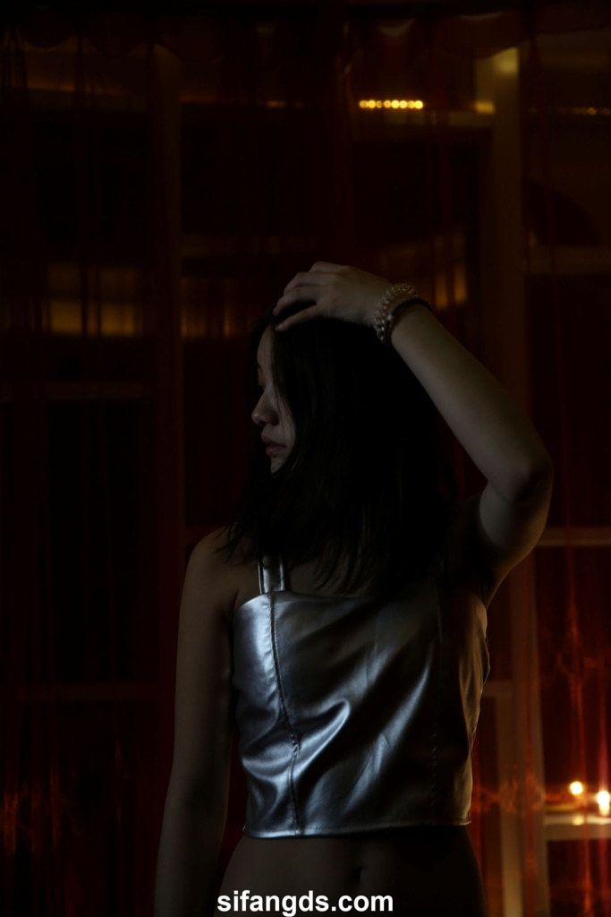 【国模套图】国模晶晶学姐人体私拍套图1 [Chinese model set]