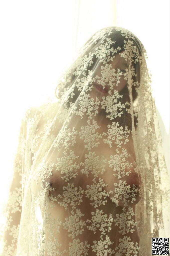 闫盼盼 情趣白纱私拍套图 Yan Panpan's sexy white gauze private photoshoot set