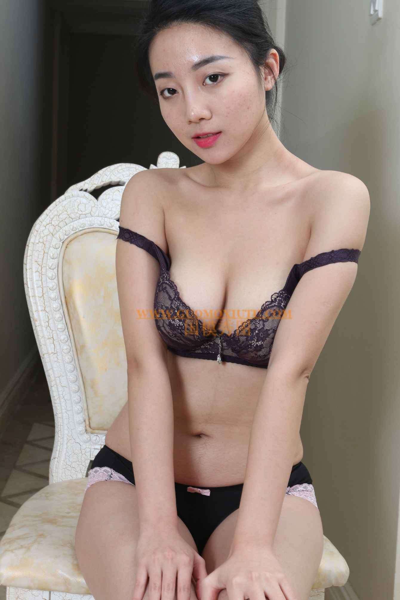 国模双双(S)大尺度私拍套图 Chinese model Shuangshuang (S) largescale private photoshoot set