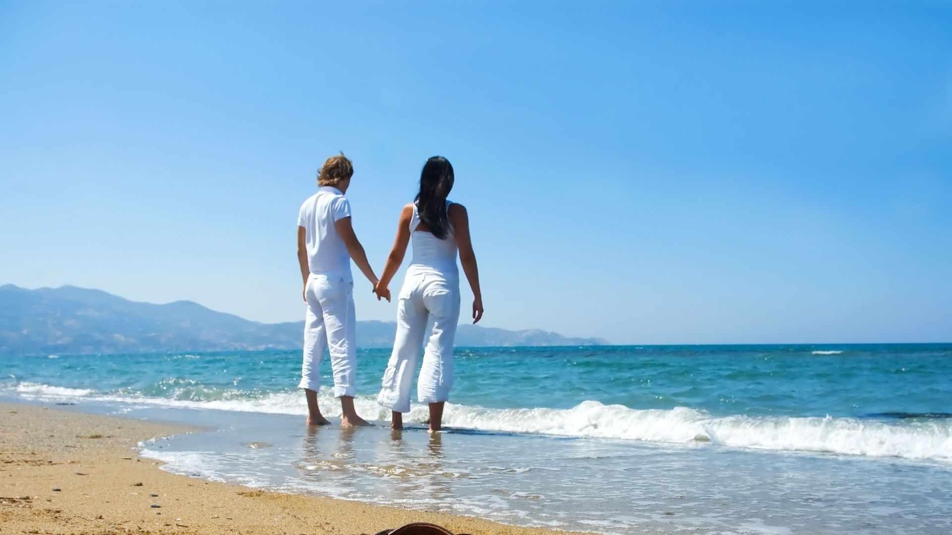 妹妹坐船头弯弓射大雕 My sister sits on the bow of