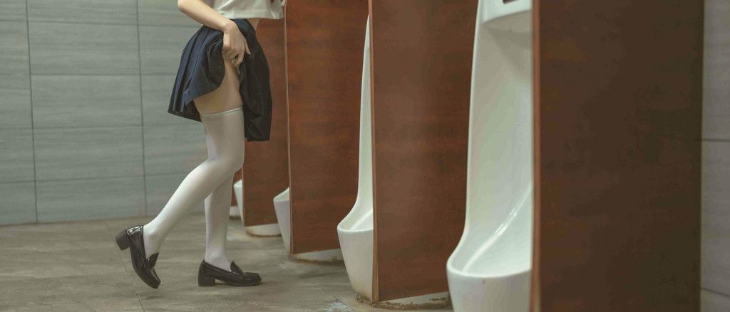 六味帝皇酱《洗手间》 Liuwei Emperor Jiang "Washing