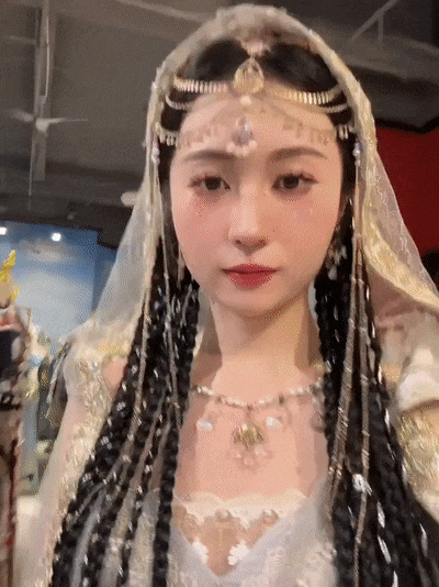 富二代真实约炮05年大学生，极品校花高颜值女神，有生活照，皮肤白 The ric