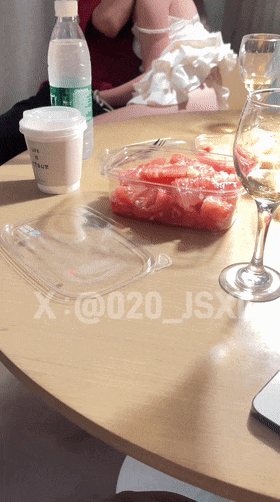 约单男，大学生体力真好，无毛白虎小娇妻 A single man, colleg