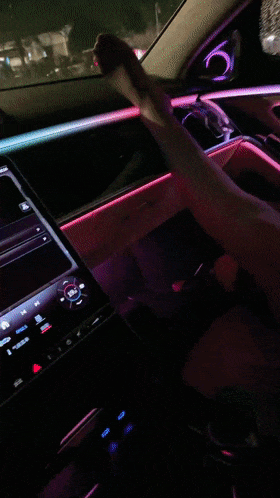 迈巴赫里车震 美乳粉穴，无套内射，完美露脸的小荡妇 Maybachli, Che