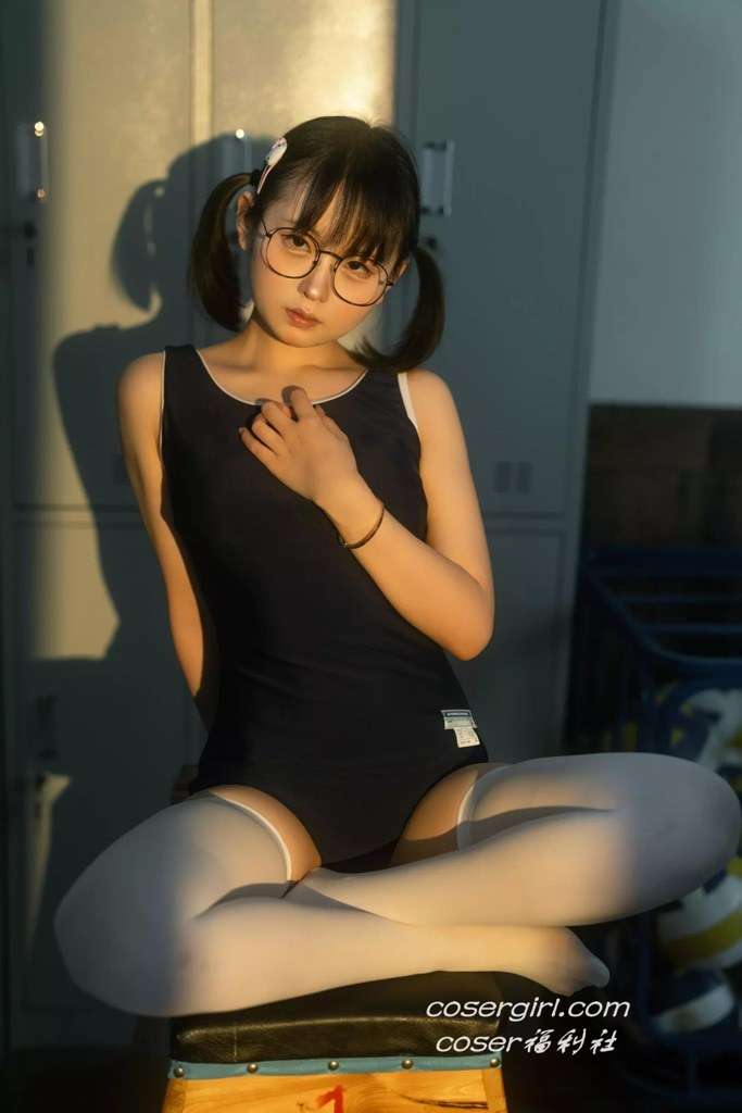 【国模套图】幼水铃衣《午间更衣室》 [National model set] Xiao Shui Ling Yi "Lunchtime Changing Room"