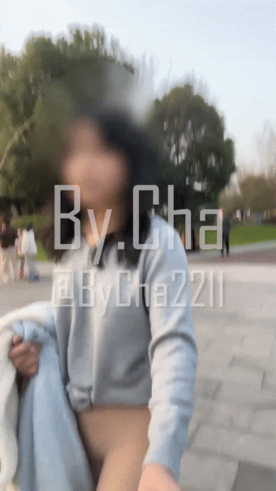 冬天公园半裸，大白天出击任务，好多人啊 The park is half nak