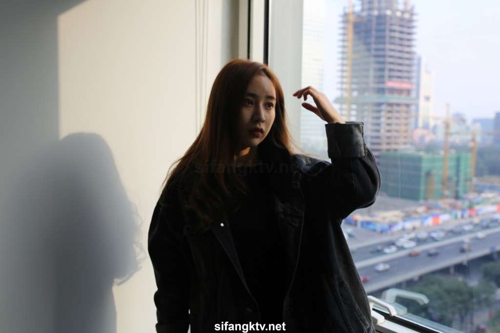 超美网红【乔依琳】Edison摄影1500元6组大尺度视图  6临走阳光 Super beautiful Internet celebrity [Qiao Yilin] Edison Photography 1500 yuan 6 sets of largescale views  6 before leaving the sun