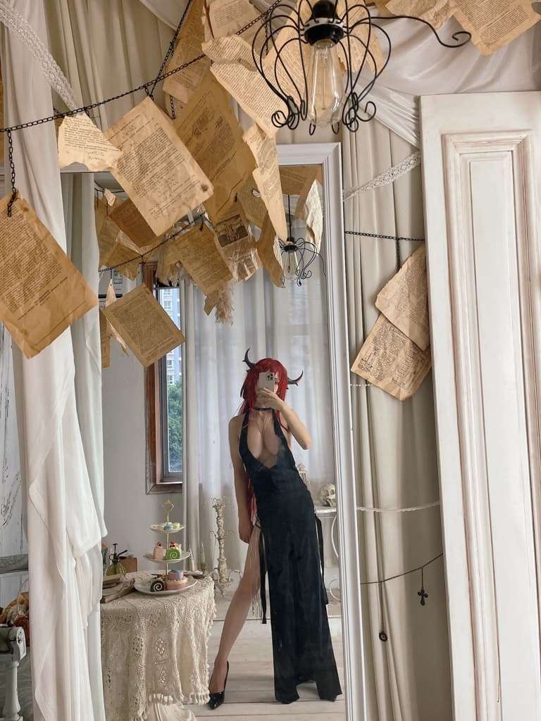 桜满三时 史尔特尔同人礼服自拍 Threeyearold Shirte took a selfie in a dress