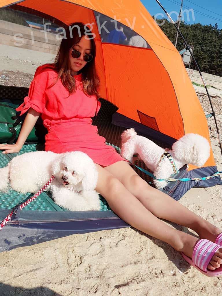 活泼开朗大波美女白天是女神夜晚上床秒变蕩妇1 A lively and cheerful beauty with big boobs is a goddess during the day and turns into a slut instantly when she goes to bed at night 1