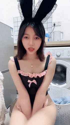 天生丽质大学生姐姐，在家自慰，无套狠操 A naturally beautifu