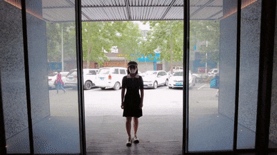 精彩动态图  身材好胆子大的露出少女【桔梓】户内外全裸慰学母狗撒尿 Wonder