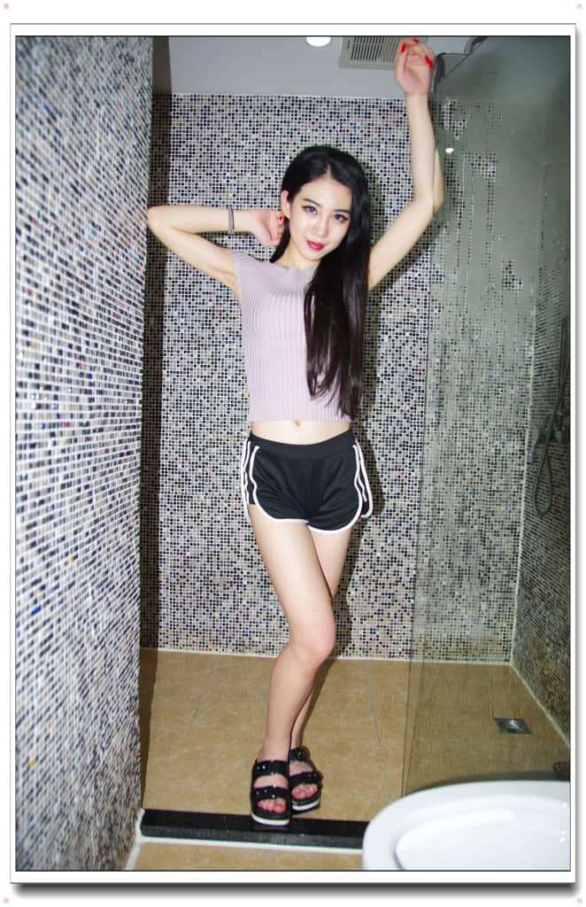 【国模套图】国模龙馨&雨瞳大尺度人体私拍套图 [Chinese model set] Chinese model Long Xin & Yutong's largescale human body private photo shoot set