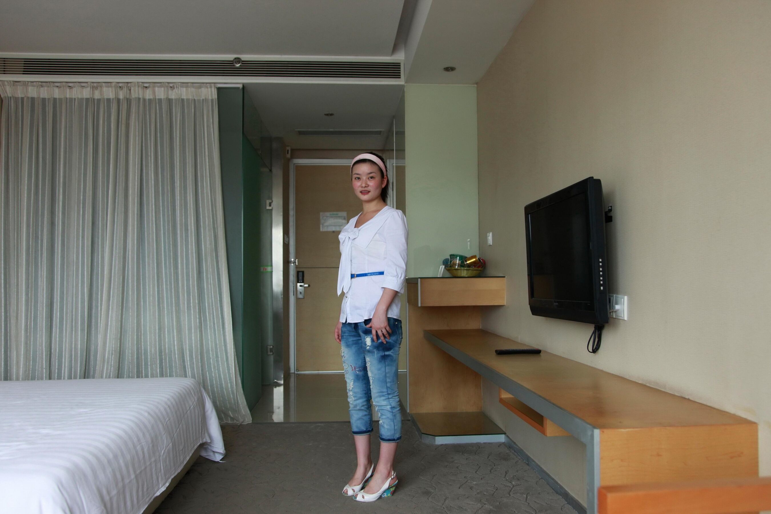 【国模套图】国模李雪大尺度性爱人体私拍套图