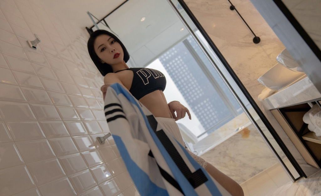 果儿Victoria《浴室足球》