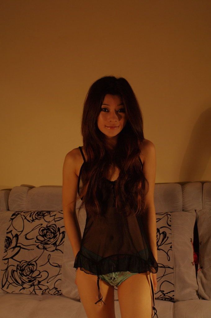 【国模套图】国模月月大尺度人体私拍套图 【National Model Set】