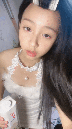 学生妹，一流颜值！看了就想操她，欲拒还迎的把小穴美乳都露了 Student gi