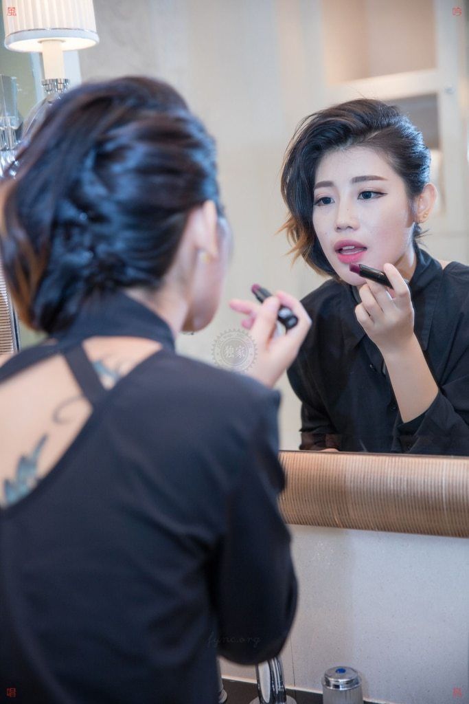 【风吟鸟唱】国模夏夏大尺度人体私拍套图