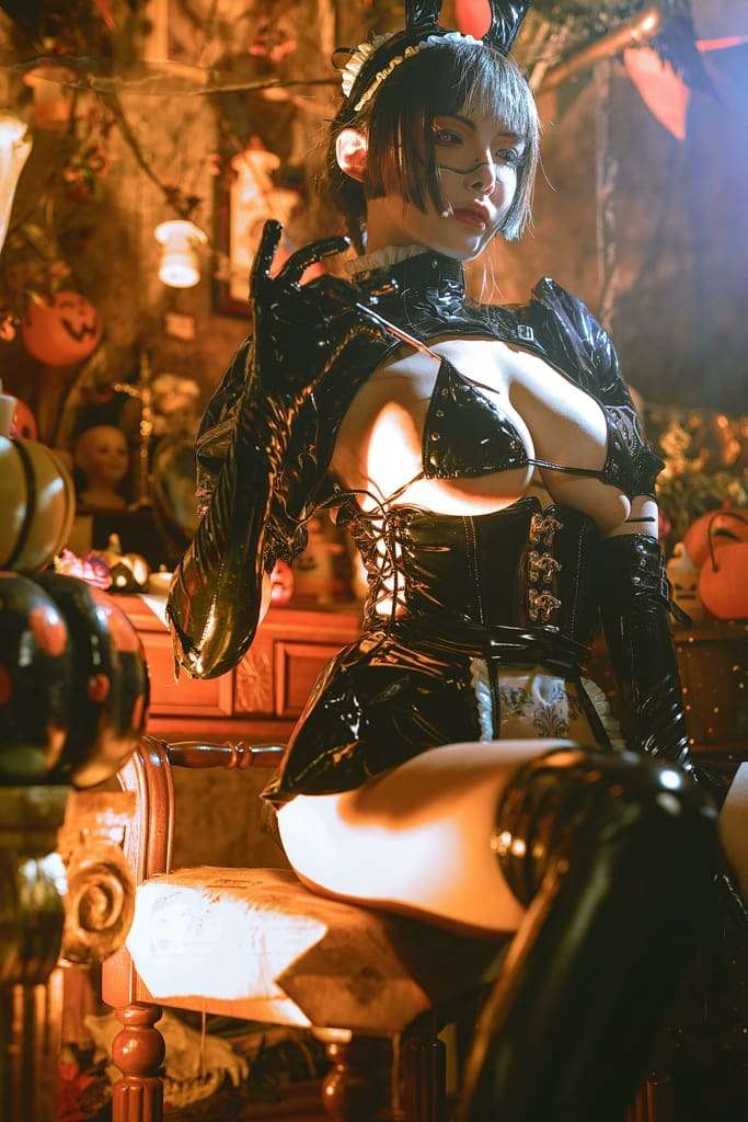 秋和柯基《万圣节狂欢》 Autumn and Corgi "Halloween Carnival"